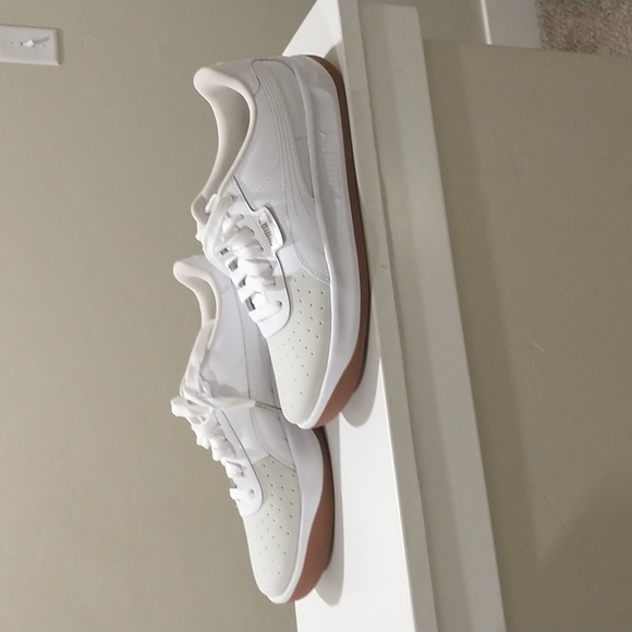 Sport shoes - Picture 2 of 4